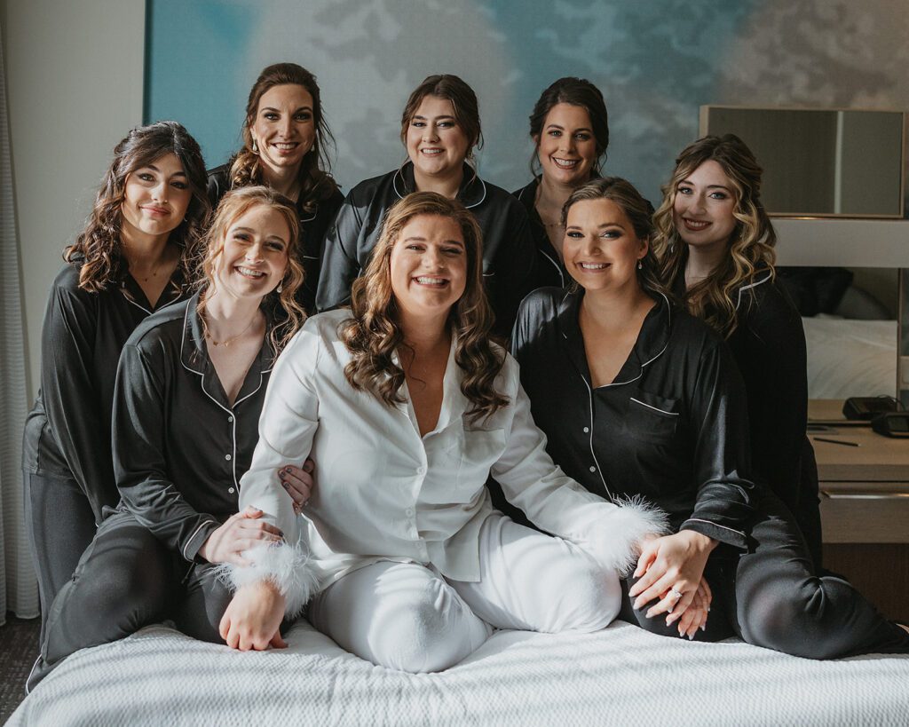 Bride and bridal party must have wedding photo