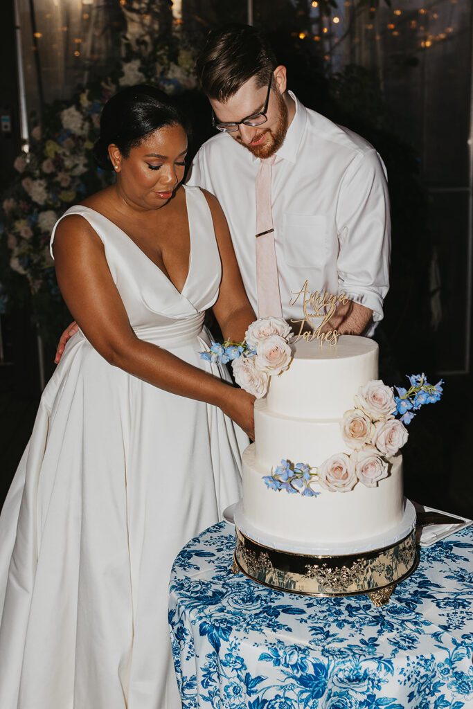 bride and groom cutting cake