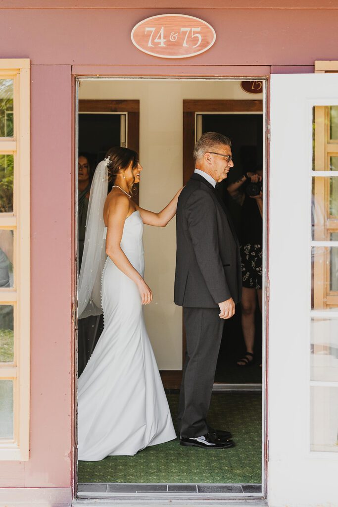 bride and dad first look